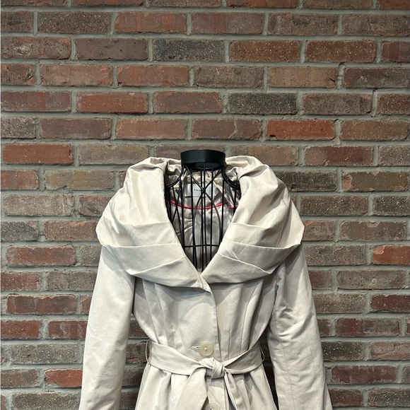 T Tahari Cream Belted Lined Jacket Size Medium. Has Tag Not Attached. - Picture 8 of 8